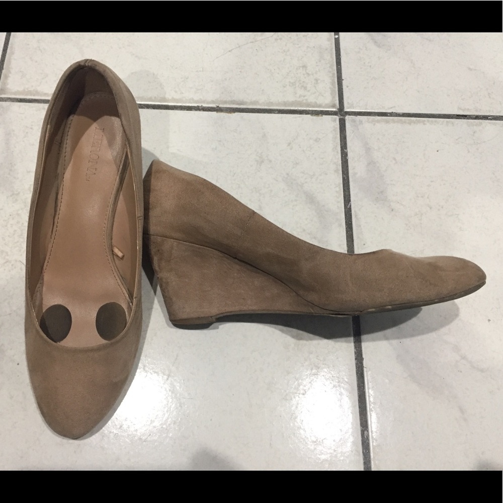 Nude Wedges